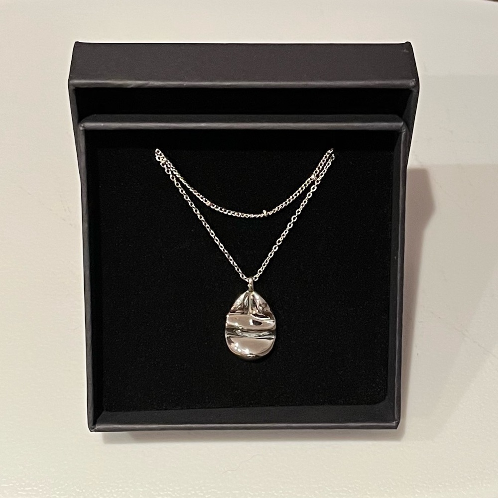 Elegant Silver Petra Pendant Necklace